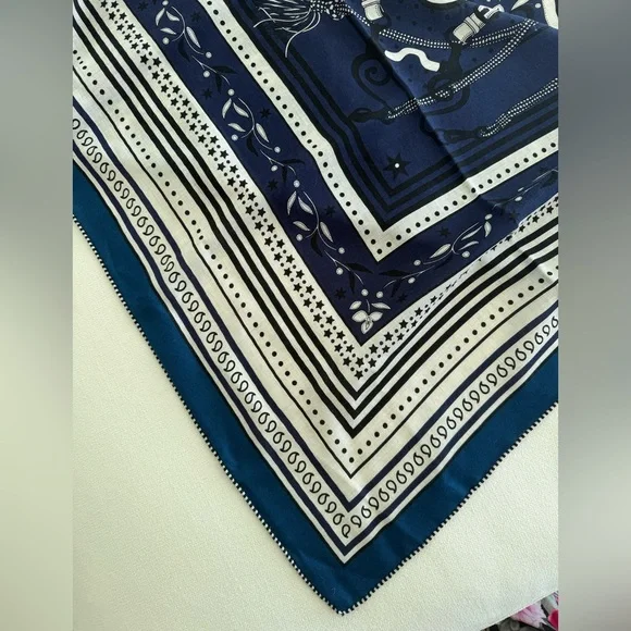 BNIB FESTIVAL DES AMAZONES BANDANA SHAWL 140 marine/naturel/noir - Picture 3 of 6